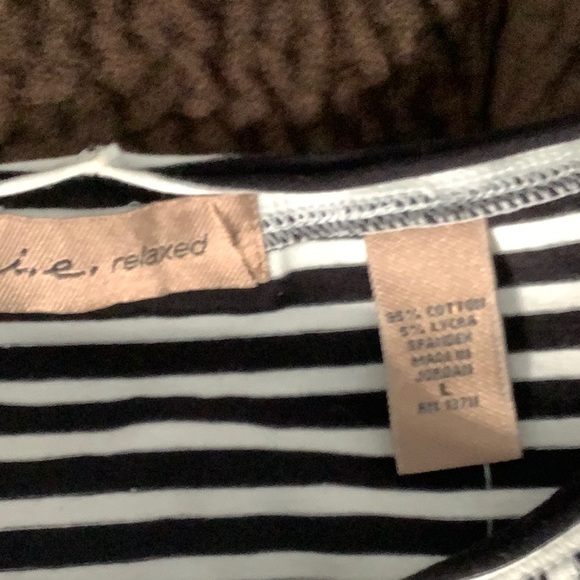 Black and White Striped Fitted 3/4 Sleeve Top Size L - Picture 10 of 10